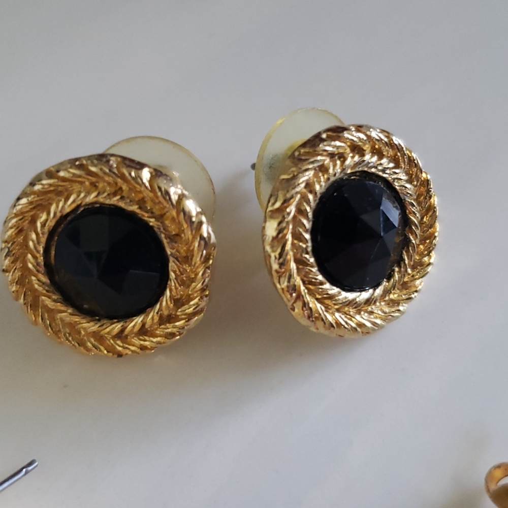 4 Earring - Picture 3 of 8